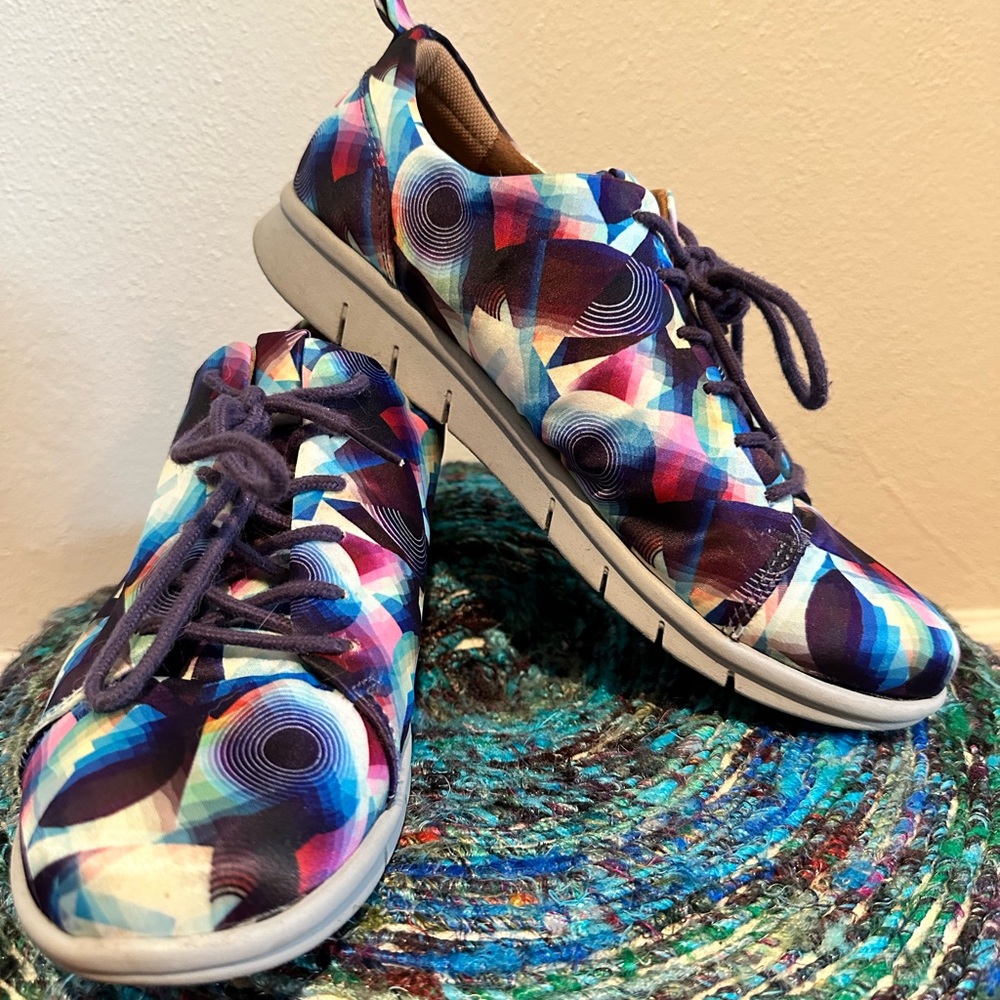 Woman’s nursing shoes, size 9 1/2 - Picture 3 of 4